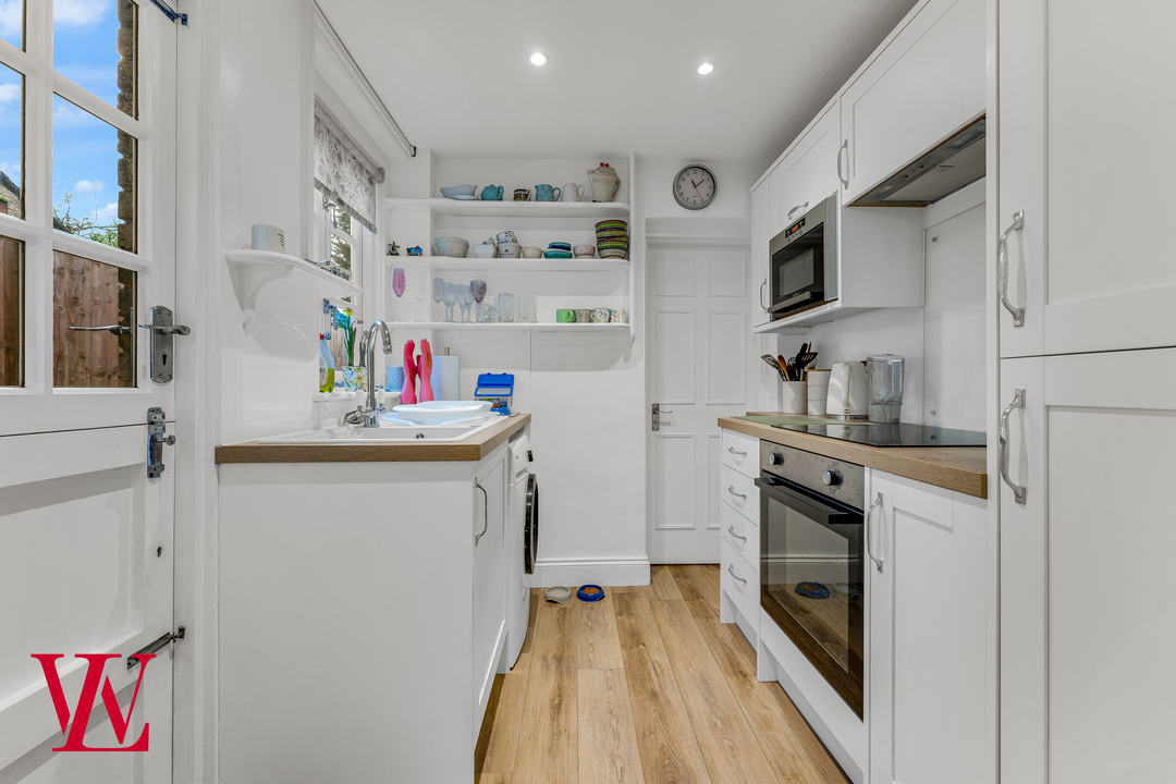 2 bed terraced house for sale in Mill Street, Bishop's Stortford  - Property Image 8