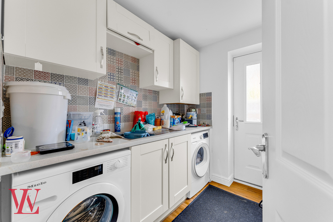 4 bed detached house for sale in Cawbeck Road, Little Canfield, Dunmow, Essex  - Property Image 7