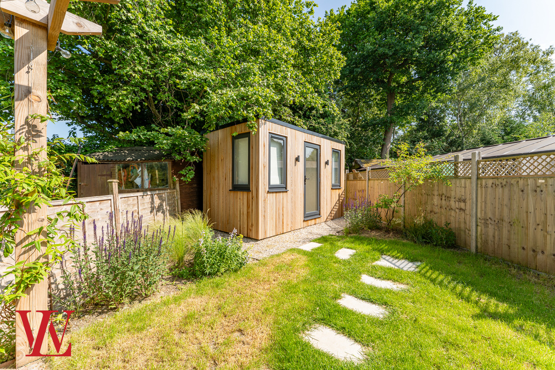 4 bed semi-detached house for sale in Thorley Park Road, Bishop's Stortford  - Property Image 35