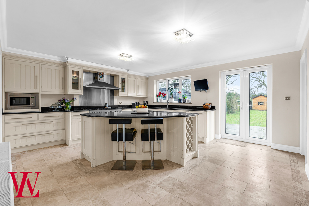 6 bed detached house for sale in Lower Road, Bishop's Stortford  - Property Image 3