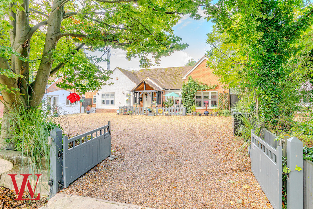 4 bed detached house for sale in Cambridge Road, Stansted  - Property Image 1