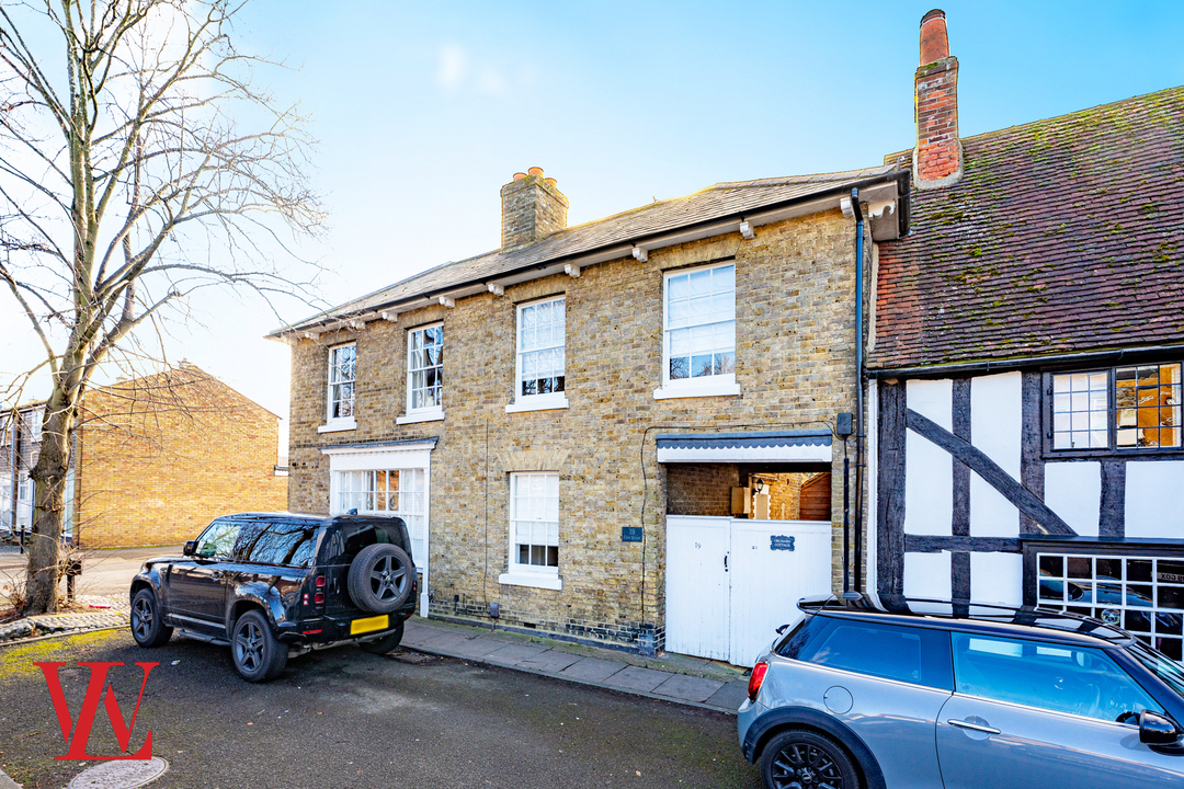 2 bed cottage for sale in Fore Street, Harlow  - Property Image 1