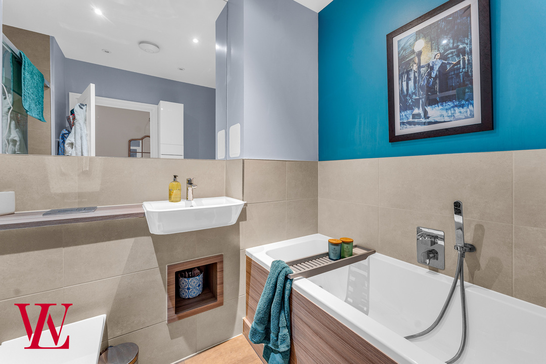 2 bed terraced house for sale in Kitchener Road, Bishop's Stortford, Hertfordshire 12