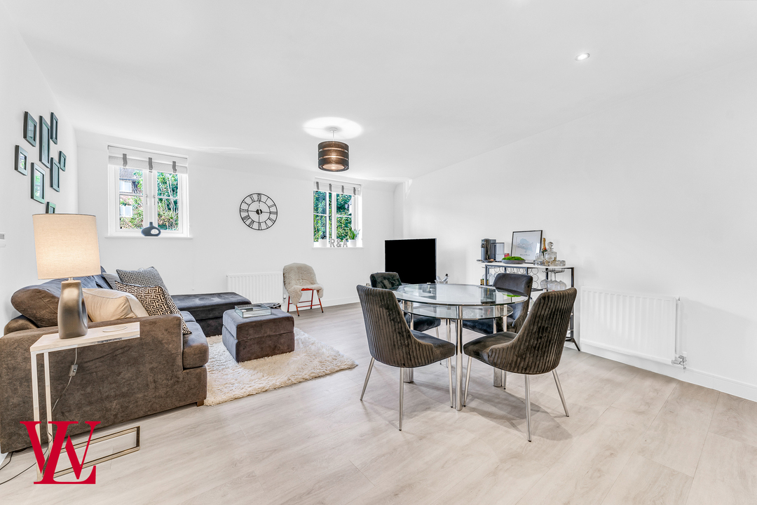 2 bed apartment for sale in Regents Court, 112 South Street, Bishop's Stortford, Hertfordshire 2