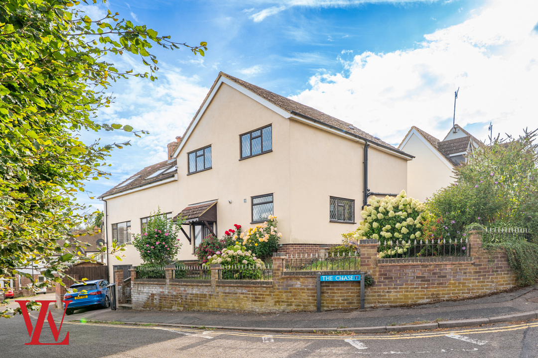 5 bed detached house for sale in The Chase, Bishop's Stortford, Hertfordshire  - Property Image 29