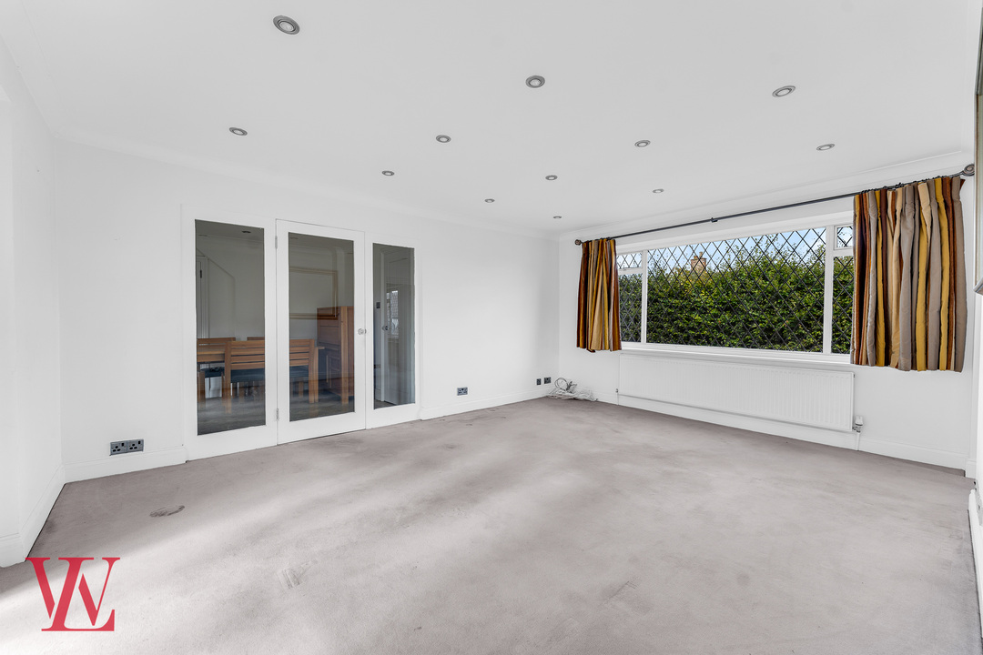 5 bed detached house for sale in The Chase, Bishop's Stortford, Hertfordshire 7