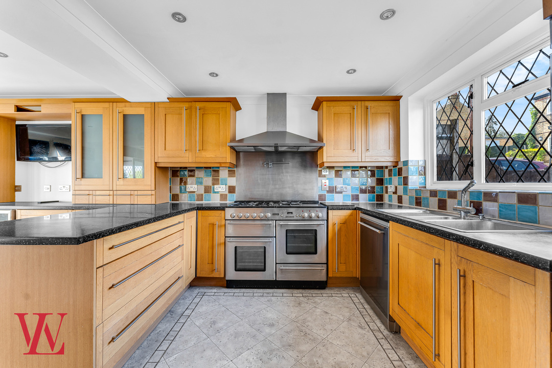 5 bed detached house for sale in The Chase, Bishop's Stortford, Hertfordshire  - Property Image 5