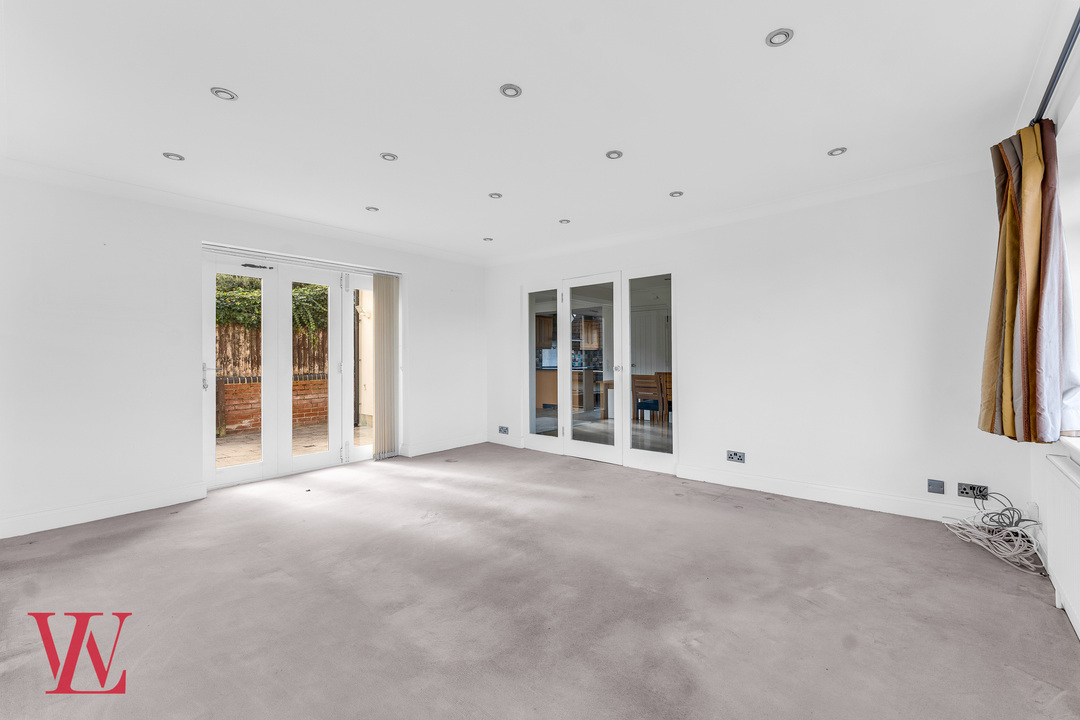5 bed detached house for sale in The Chase, Bishop's Stortford, Hertfordshire  - Property Image 7