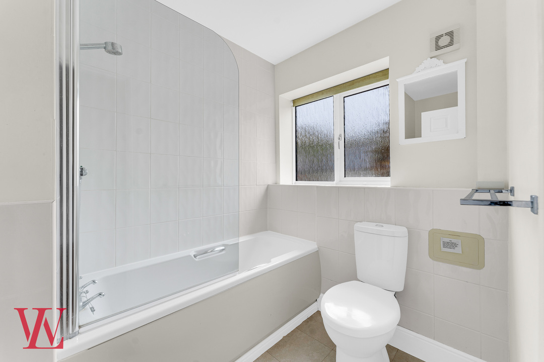 2 bed bungalow to rent in East Cottage, Warish Hall Road, Takeley, Bishop's Stortford, Hertfordshire  - Property Image 8