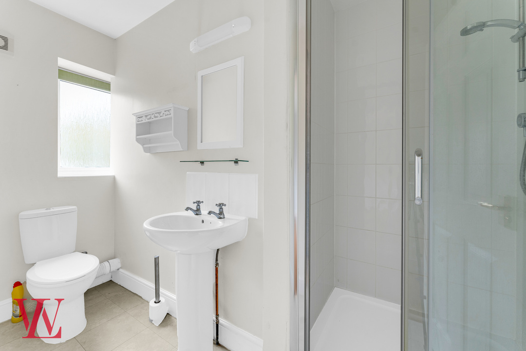 2 bed bungalow to rent in East Cottage, Warish Hall Road, Takeley, Bishop's Stortford, Hertfordshire  - Property Image 11