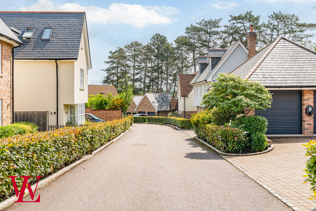 5 bed detached house to rent in The Pastures, Bishop's Stortford  - Property Image 44