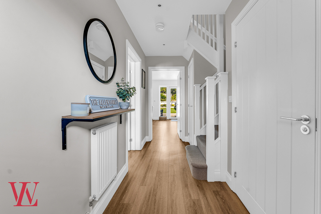 4 bed link detached house for sale in Carlton Way, Bishop's Stortford, Hertfordshire  - Property Image 6