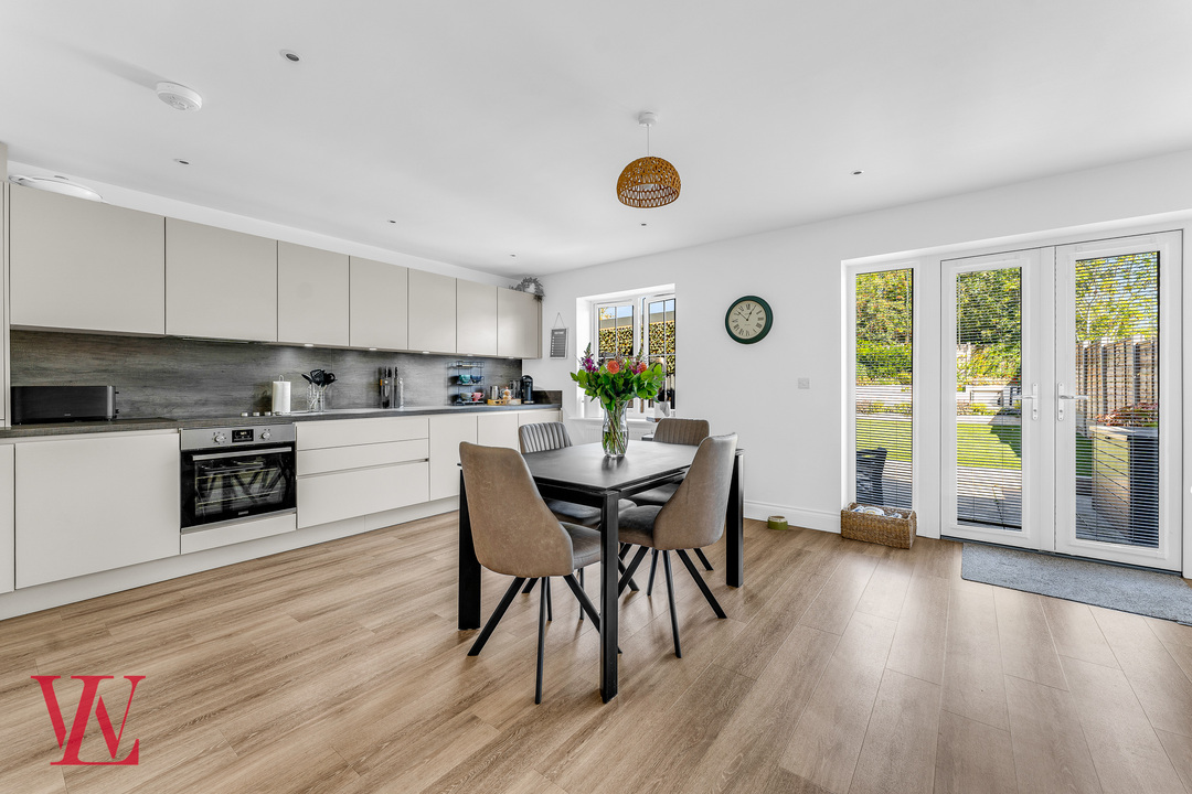 4 bed link detached house for sale in Carlton Way, Bishop's Stortford, Hertfordshire  - Property Image 3