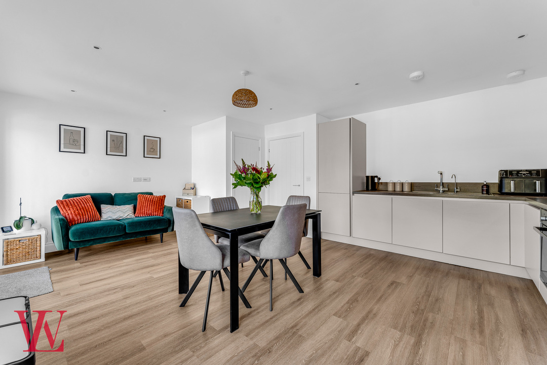 4 bed link detached house for sale in Carlton Way, Bishop's Stortford, Hertfordshire 3