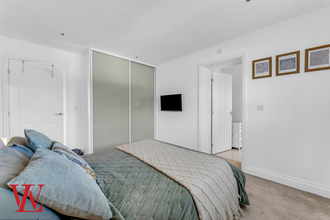 4 bed link detached house for sale in Carlton Way, Bishop's Stortford, Hertfordshire 12