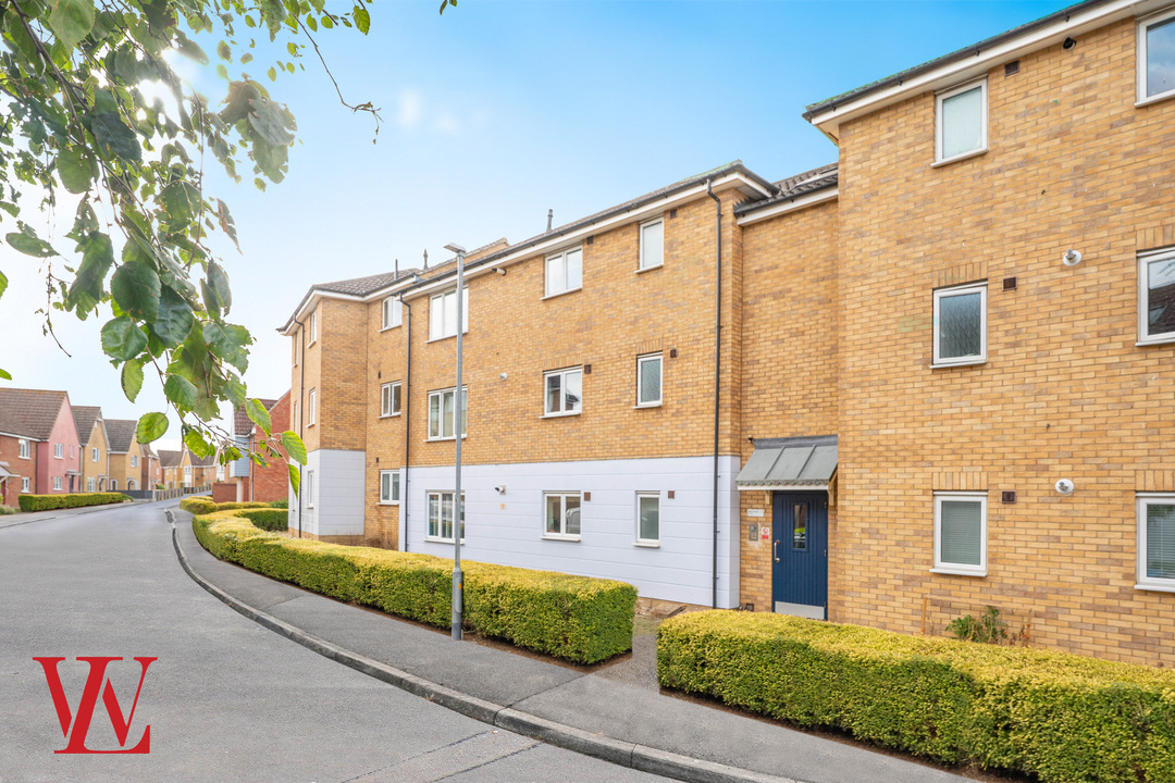 2 bed apartment for sale in Willow Road, Dunmow, Essex  - Property Image 1
