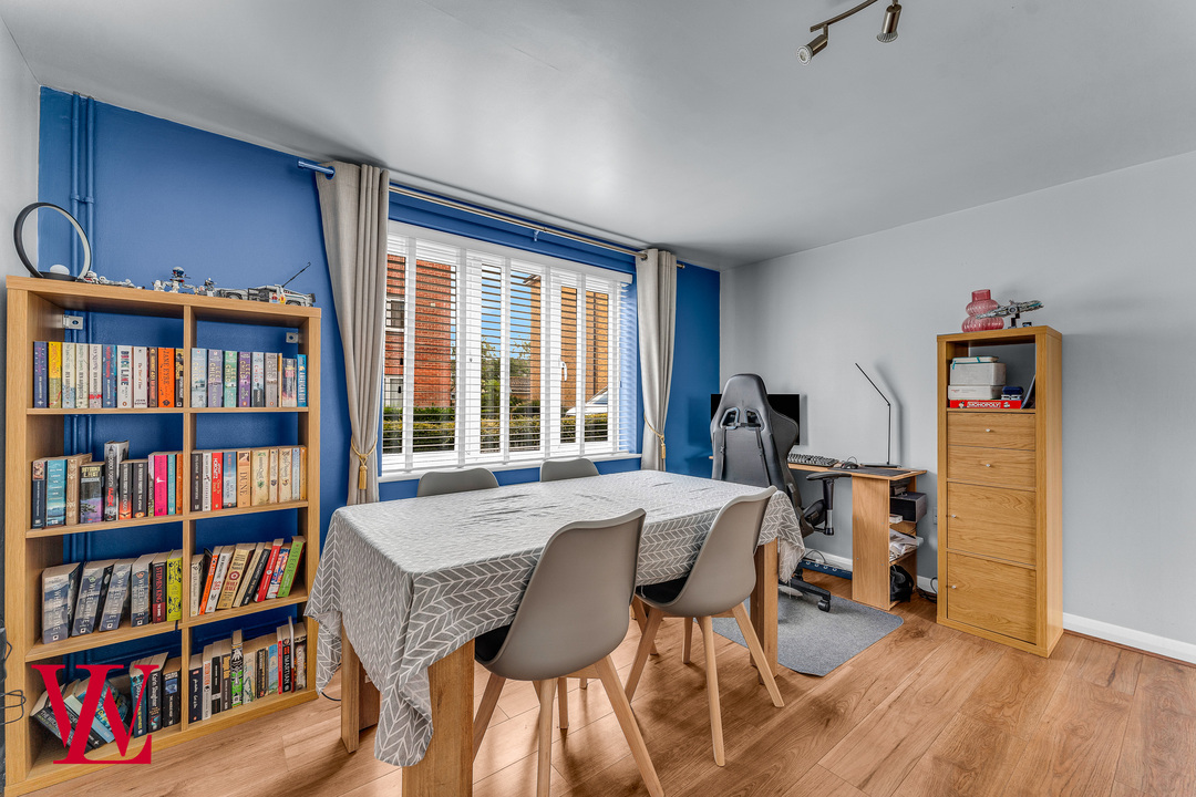 2 bed apartment for sale in Willow Road, Dunmow, Essex 4