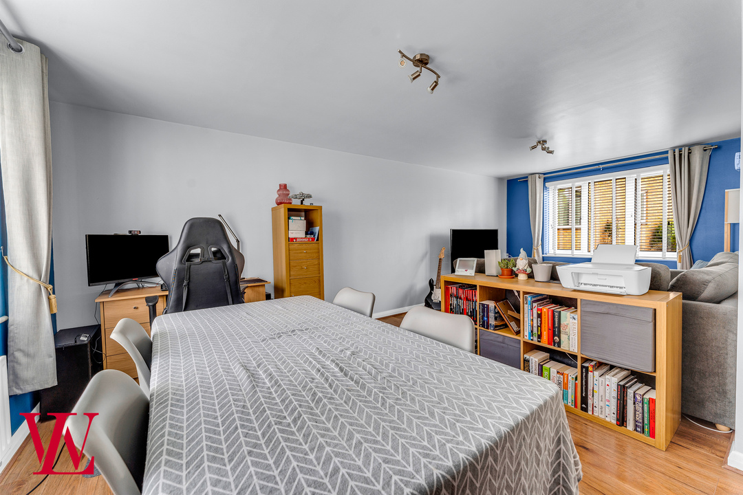 2 bed apartment for sale in Willow Road, Dunmow, Essex 3