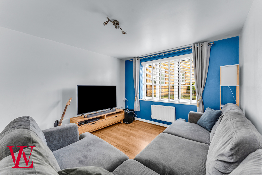 2 bed apartment for sale in Willow Road, Dunmow, Essex 2