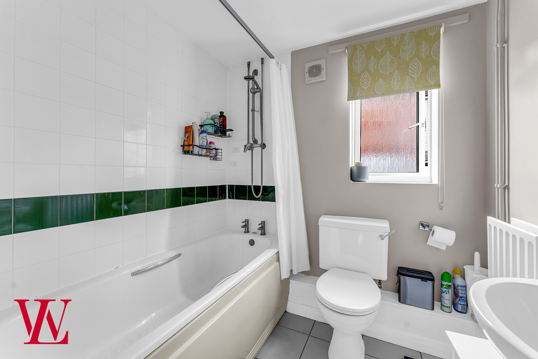 2 bed apartment for sale in Willow Road, Dunmow, Essex 11