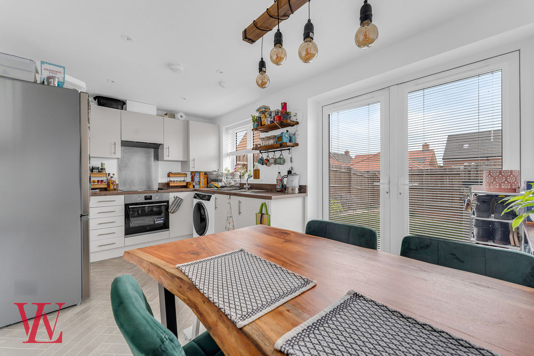 3 bed semi-detached house for sale in Thorpe Road, Bishop's Stortford  - Property Image 5