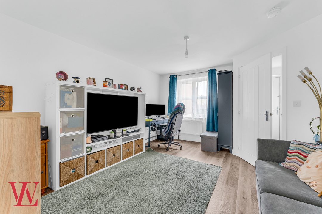 3 bed semi-detached house for sale in Thorpe Road, Bishop's Stortford  - Property Image 2