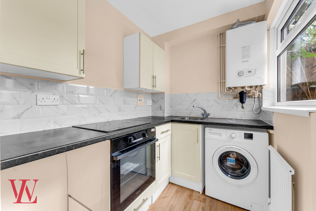 2 bed terraced house for sale in Nursery Road, Bishop's Stortford, Hertfordshire 4