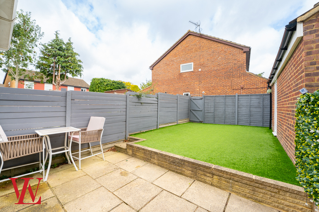 2 bed terraced house to rent in Wentworth Drive, Bishop's Stortford, Hertfordshire  - Property Image 14