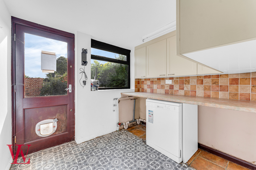 4 bed detached house for sale in Broads Green, Great Waltham, Chelmsford, Essex  - Property Image 8