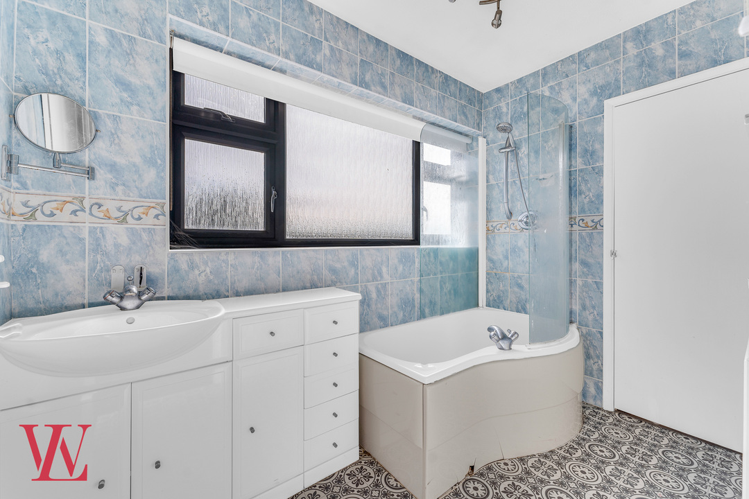 4 bed detached house for sale in Broads Green, Great Waltham, Chelmsford, Essex  - Property Image 15