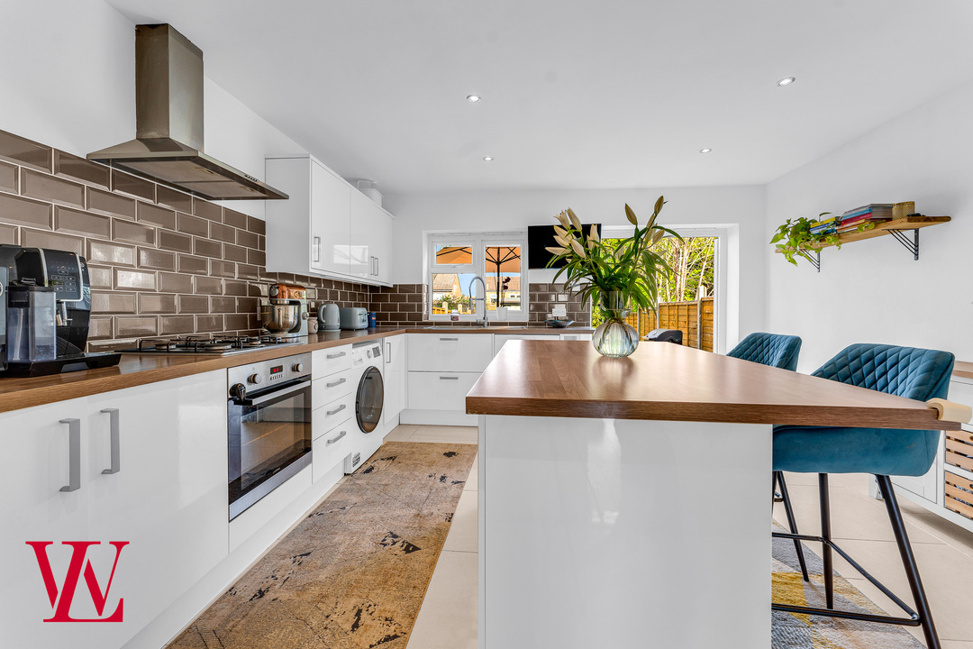 2 bed terraced house for sale in Norfolk Way, Bishop's Stortford, Hertfordshire 4