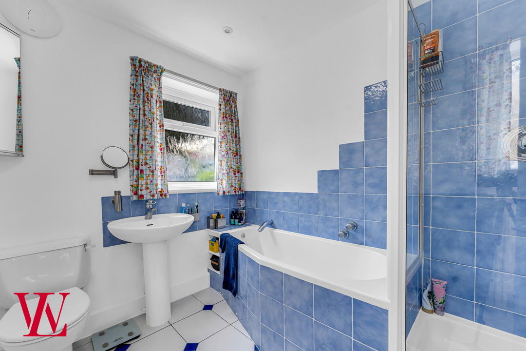 4 bed terraced house for sale in Elm Grove, Bishop's Stortford  - Property Image 8
