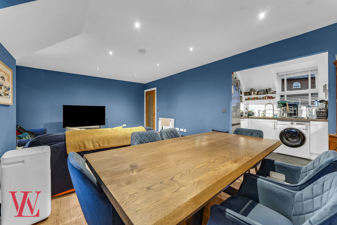 2 bed maisonette for sale in Nightingales, Bishop's Stortford, Hertfordshire  - Property Image 5