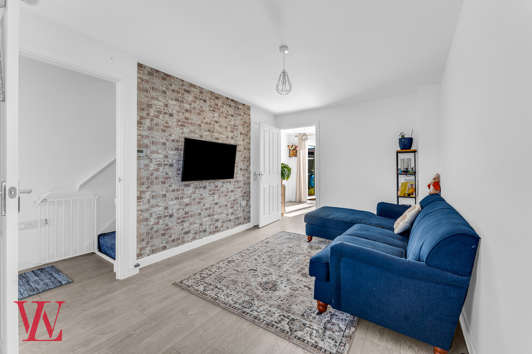 2 bed terraced house for sale in Reynolds Drive, Bishop's Stortford 1