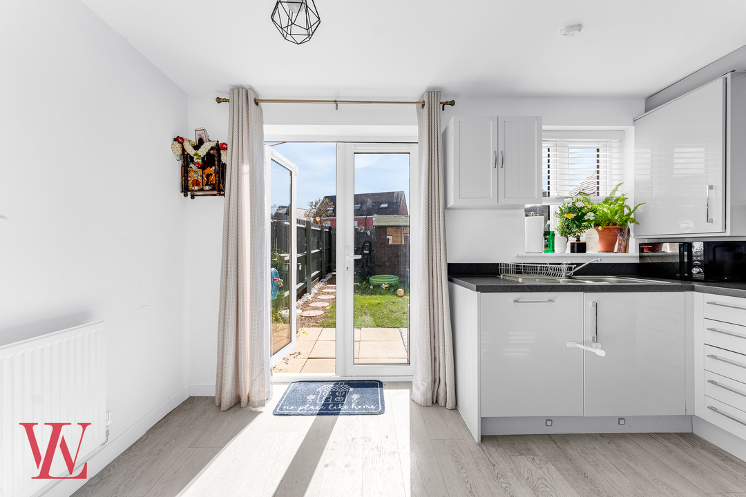 2 bed terraced house for sale in Reynolds Drive, Bishop's Stortford 5