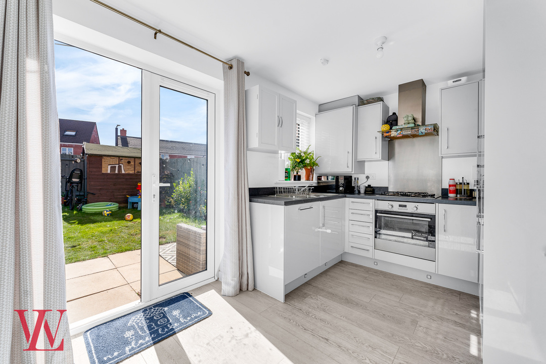 2 bed terraced house for sale in Reynolds Drive, Bishop's Stortford 4