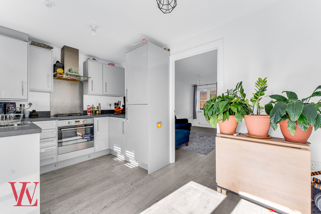 2 bed terraced house for sale in Reynolds Drive, Bishop's Stortford 3