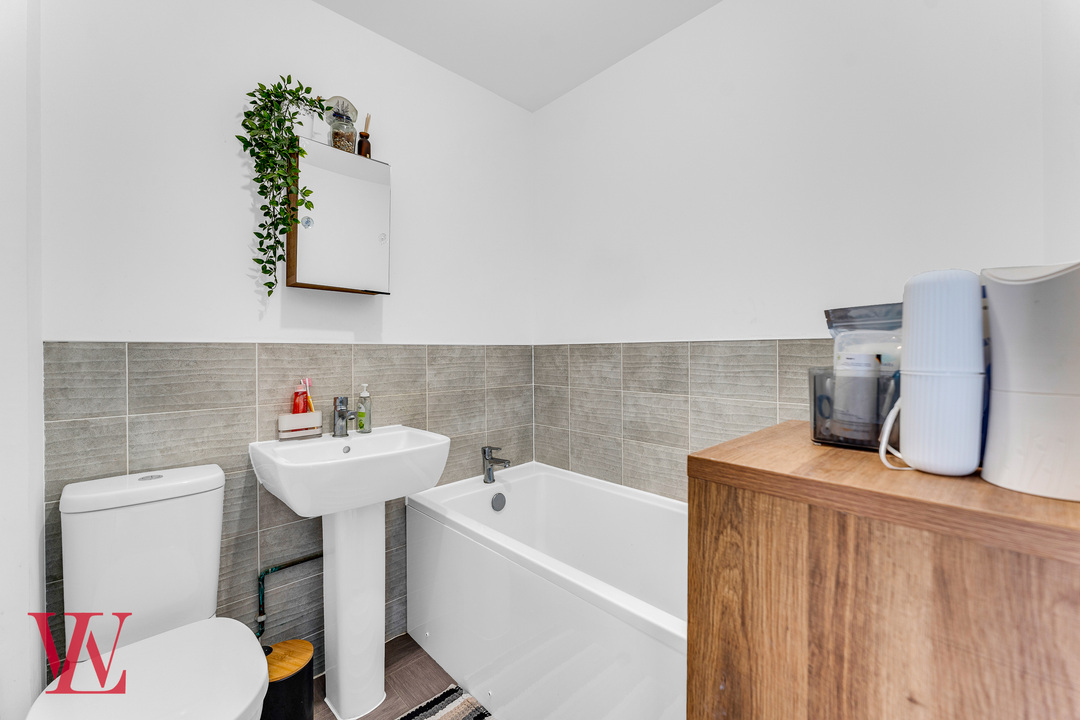 2 bed terraced house for sale in Reynolds Drive, Bishop's Stortford 10