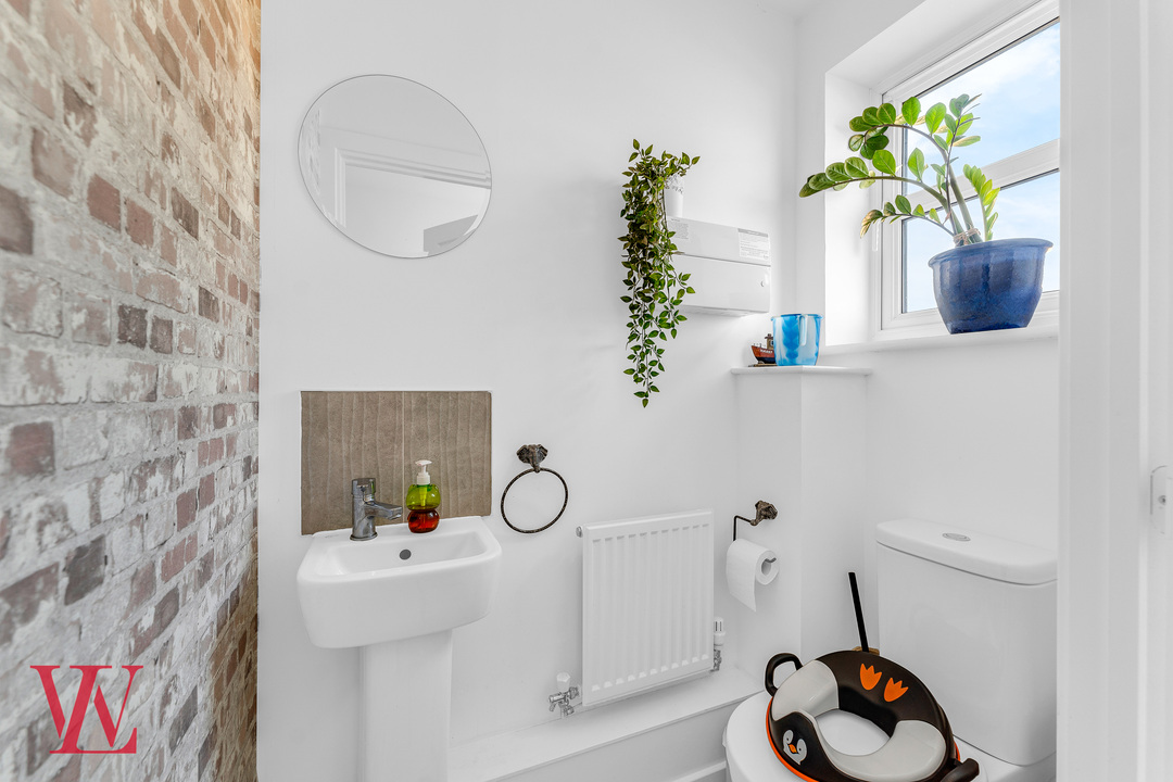 2 bed terraced house for sale in Reynolds Drive, Bishop's Stortford 7