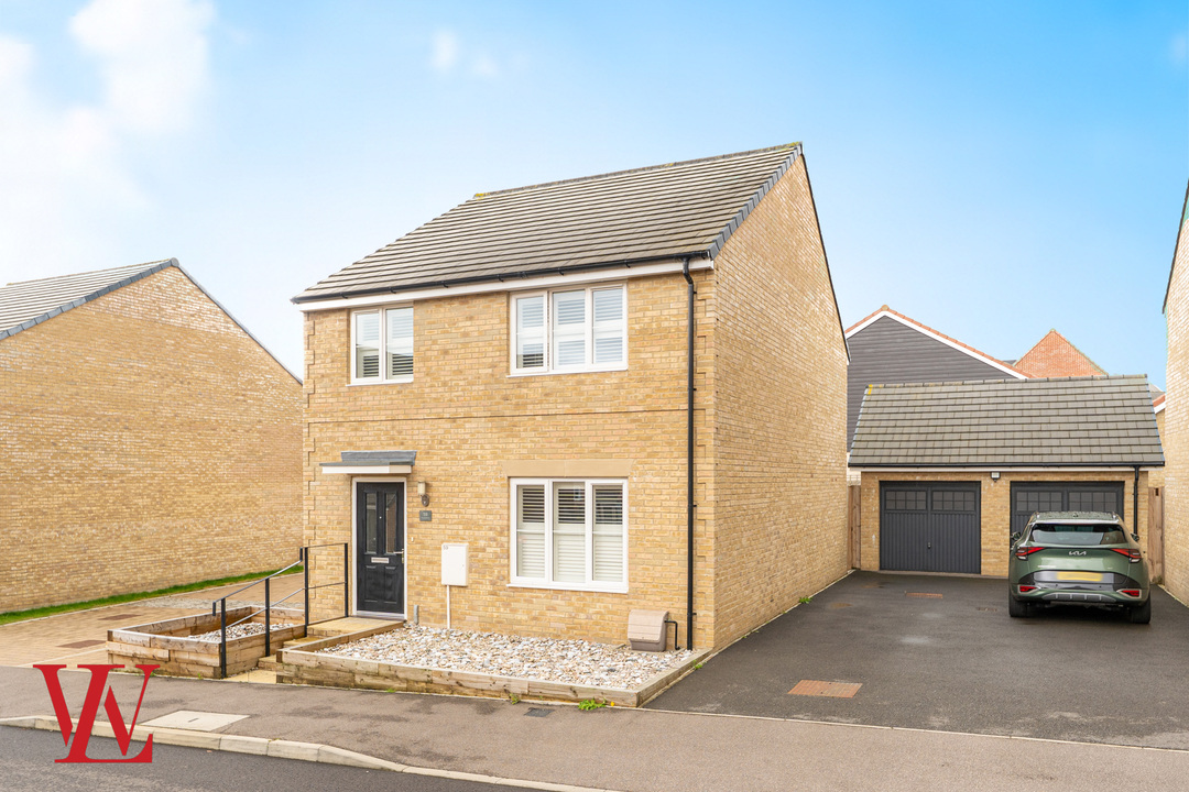 4 bed detached house for sale in Thorpe Road, Bishop's Stortford