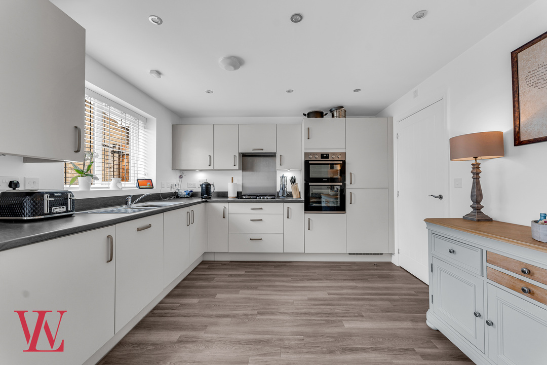 4 bed detached house for sale in Thorpe Road, Bishop's Stortford  - Property Image 6
