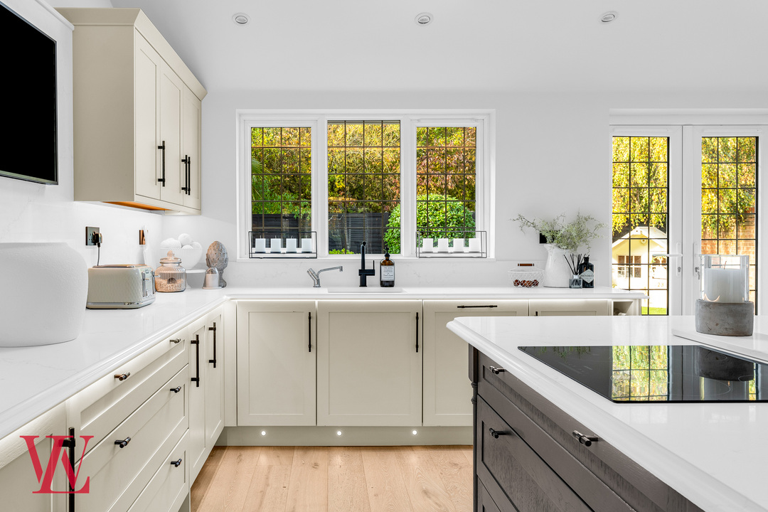 4 bed detached house for sale in Blacksmith Close, Bishop's Stortford, Hertfordshire  - Property Image 9