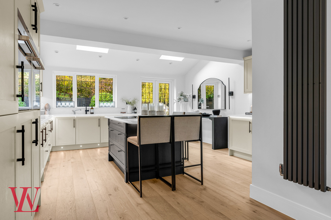 4 bed detached house for sale in Blacksmith Close, Bishop's Stortford, Hertfordshire 3