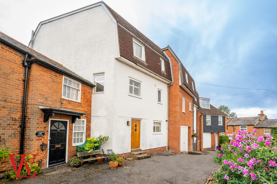 3 bed terraced house for sale in Basbow Lane, Bishop's Stortford  - Property Image 2