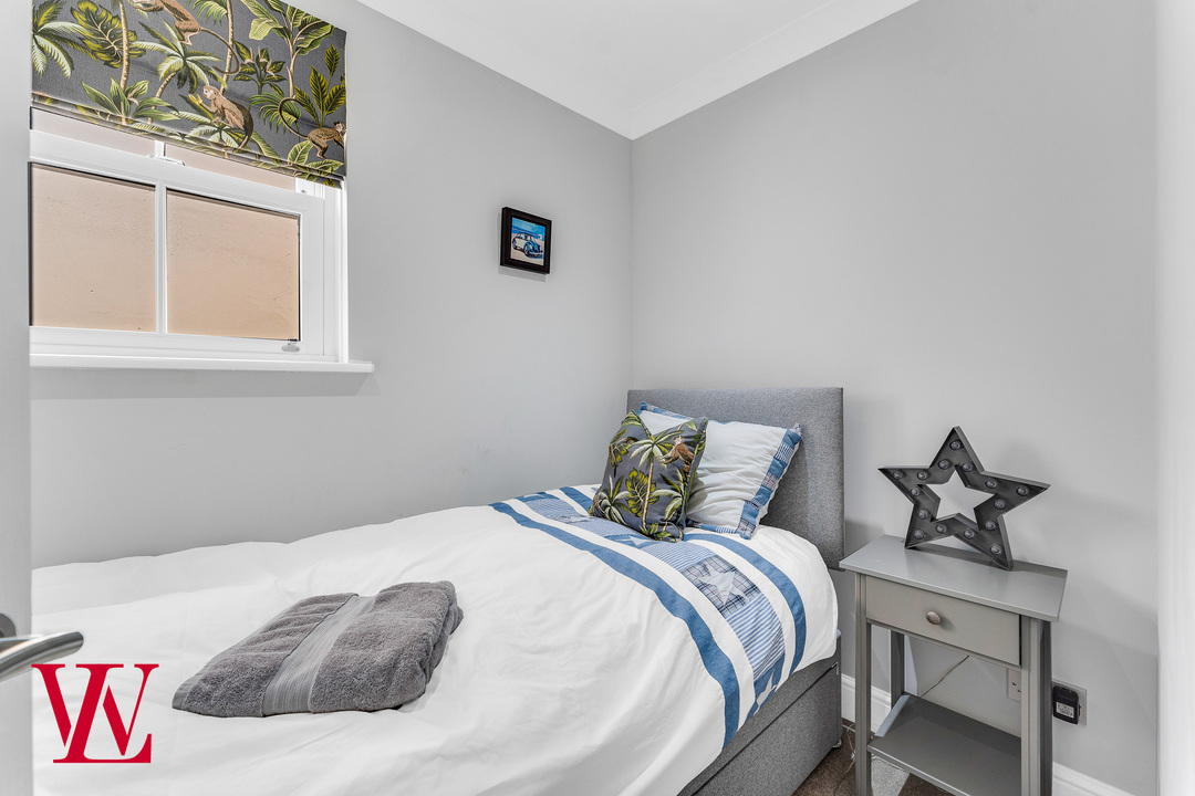 3 bed end of terrace house for sale in Hockerill Court, Bishop's Stortford, Hertfordshire 12