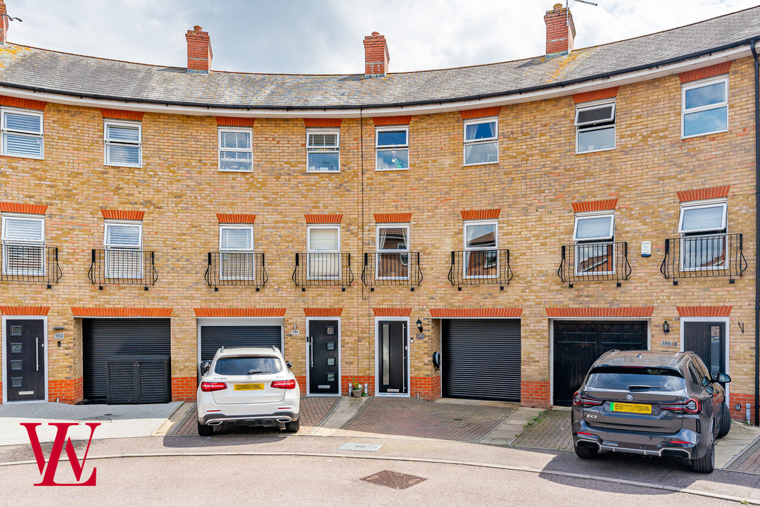 5 bed town house for sale in Malkin Drive, Harlow  - Property Image 6