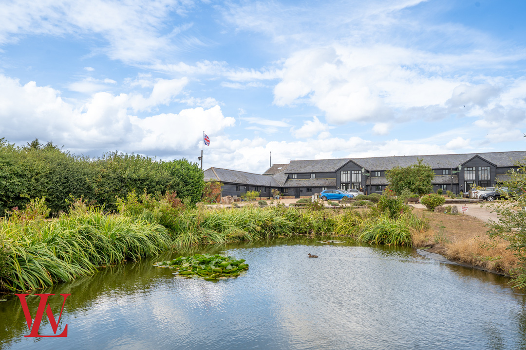 2 bed barn conversion to rent in Oak Park, Hunsdon, Ware, Hertfordshire
