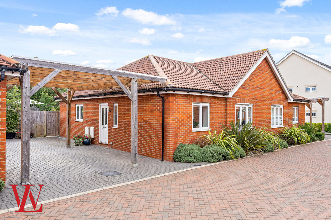 2 bed bungalow for sale in Godfrey Crescent, Bishop's Stortford  - Property Image 5