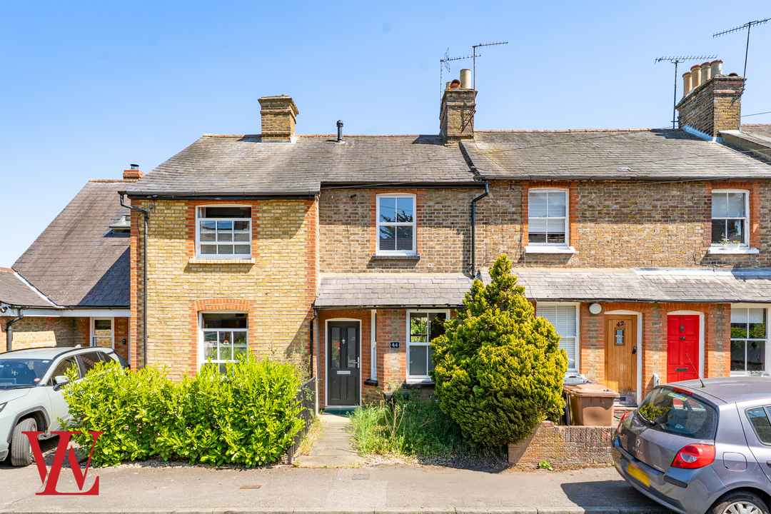 2 bed terraced house for sale in Elm Grove, Bishop's Stortford - Property Image 1