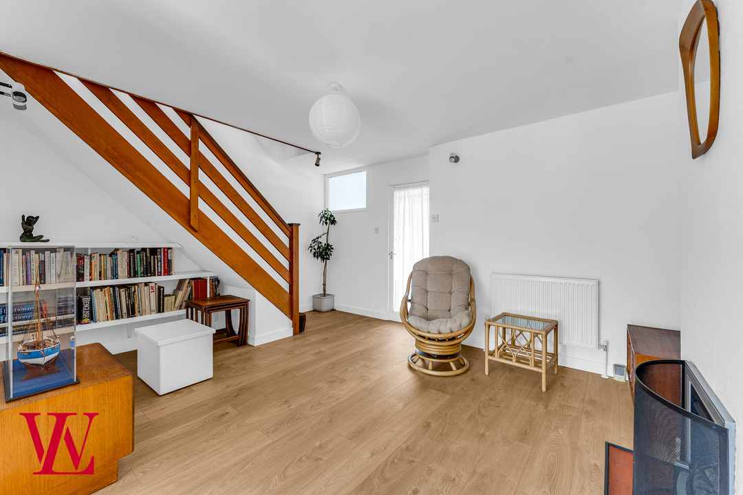 3 bed terraced house for sale in Aynsworth Avenue, Bishop's Stortford  - Property Image 3